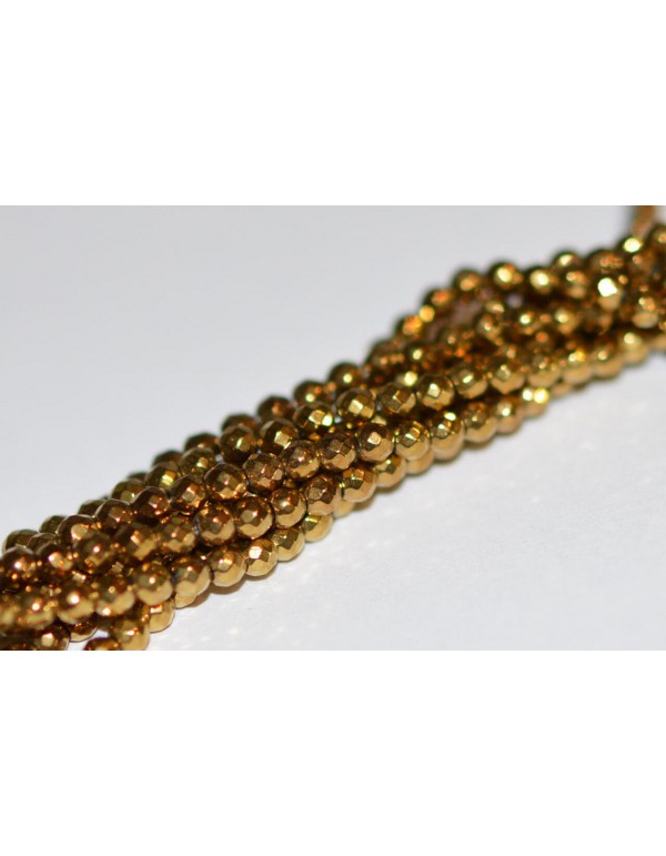 Hematito karoliukai ,briaunuoti , aukso sp., apie 2,5 mm. 1 juosta ( apie 160 vnt.)